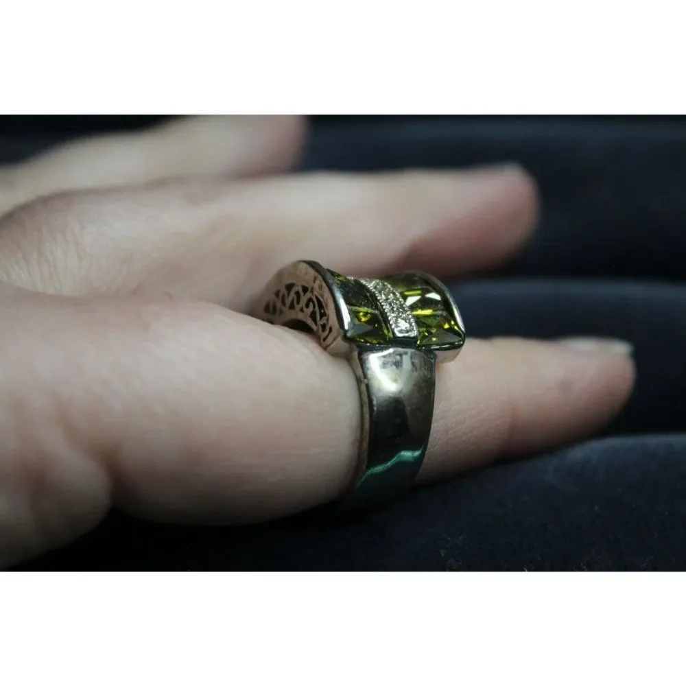 Olive Green Stones Clear Rhinestone Silver‎ Band Fashion Costume Ring Size 7